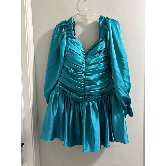 GIGII'S‎ Selina Ruched Off-Shoulder Mini Dress size Small - Picture 5 of 6